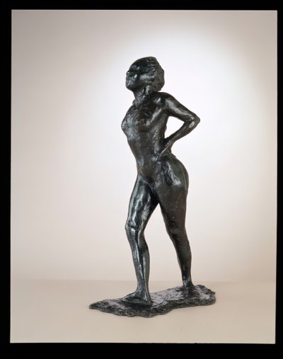 Danseur au repos, mains sur les hanches, jambe droite en avant - Edgar Degas