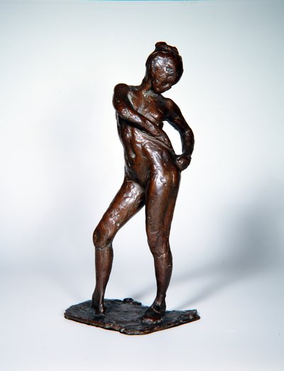 Danseuse attachant les cordons de son collant, c.1885-90, moulé en 1919 (bronze) - Edgar Degas