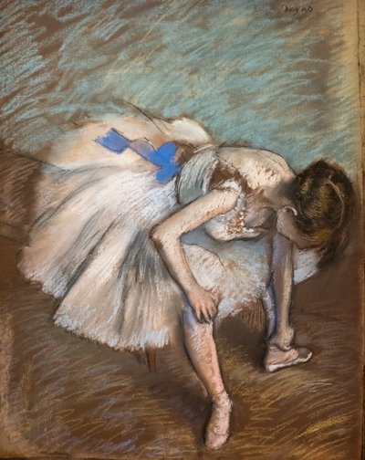 Danseuse assise massant son pied - Edgar Degas