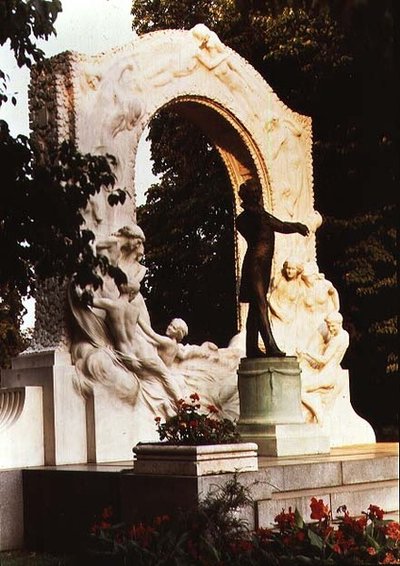 Monument au compositeur autrichien Johann Strauss le Jeune - Edmund Ritter von Hellmer