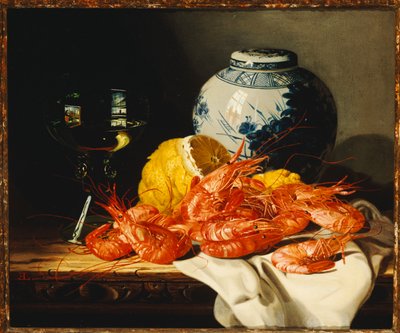 Crevettes, un citron pelé, un verre de vin et un pot de gingembre bleu et blanc sur une table drapée - Edward Ladell