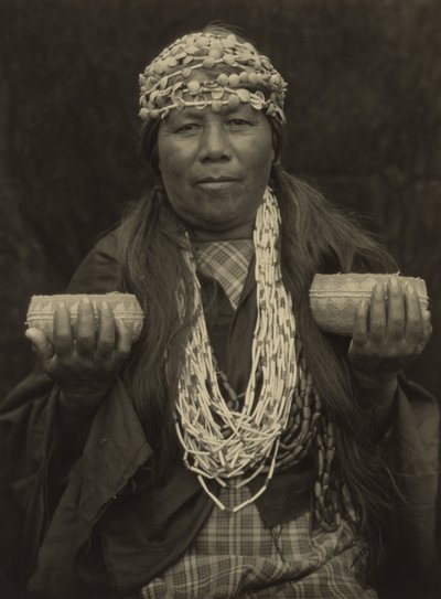 Susie Little - Femme-médecine Hoopa - Edward S. Curtis