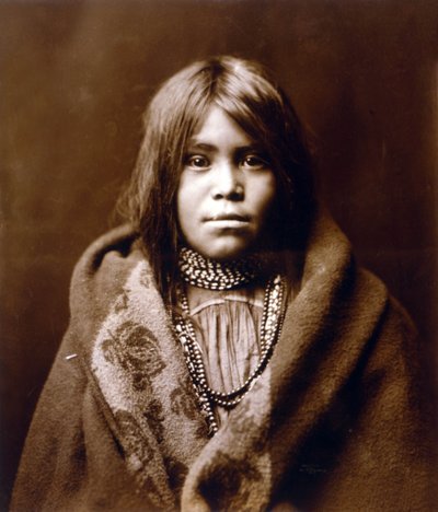 Une fille Apache, vers 1903, photo Edward S. Curtis - Edward Sheriff Curtis