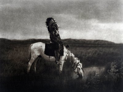 Guerrier indien chevauchant dans la plaine - Edward Sheriff Curtis