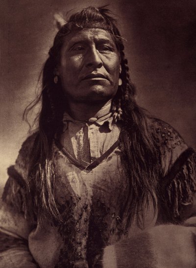 New Chest, Indian Piegan. Photo tirée du volume 6 de l