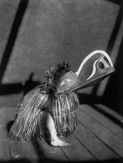 Indiens Qajyuhl, photo par Edward S. Curtis, vers 1914 pendant une danse tribale (Danse d