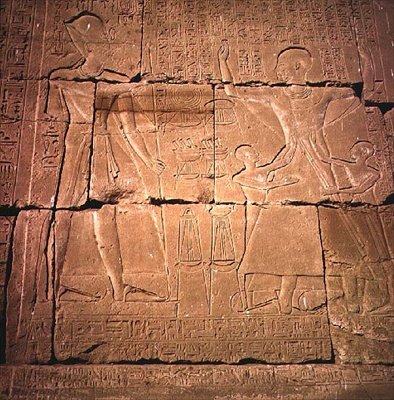 Relief représentant un pharaon et sa famille - Egyptian