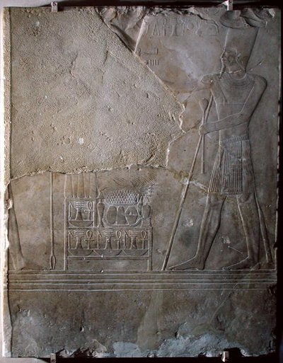 Relief représentant Mentuhotep III (vers 2004-vers 1992 av. J.-C.) dédiant des offrandes, Moyen Empire, vers 1982-1970 av. J.-C. - Egyptian 11th Dynasty