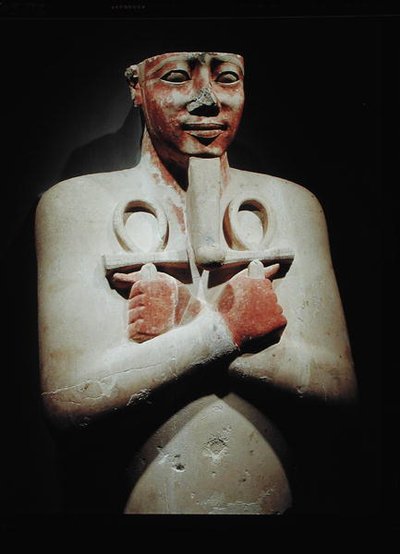 Statue de Sésostris I (c.1918-1875 av. J.-C.) tenant l