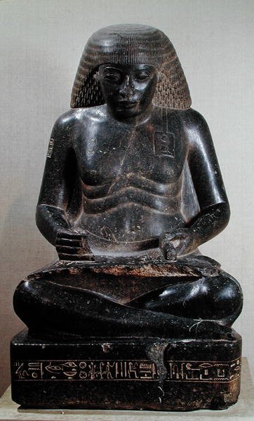 Amenhotep, fils de Hapou, assis en tailleur, du Temple d