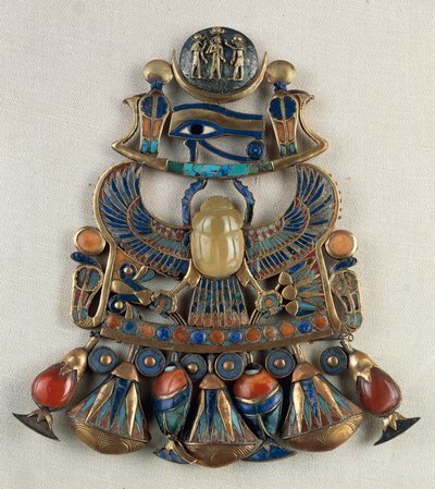 Plastron avec emblèmes solaires et lunaires, de la tombe de Toutankhamon, Thèbes, Égypte, art de l