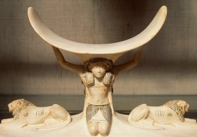 Appuie-tête en ivoire sculpté soutenu par Shu, personnification de l