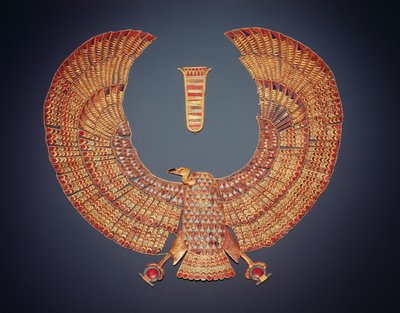Collier en forme de déesse vautour Nekhbet, de la tombe de Toutankhamon (c.1370-1352 av. J.-C.) Nouvel Empire - Egyptian 18th Dynasty