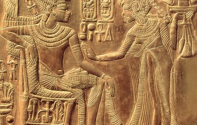 Détail du sanctuaire doré de Toutankhamon (c.1370-52 av. J.-C.) représentant la reine l