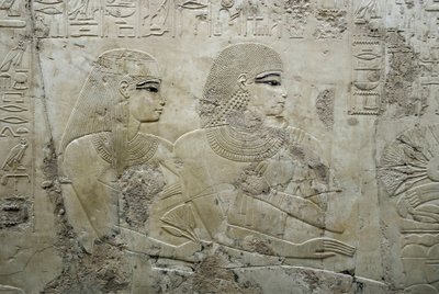 Antiquité égyptienne : bas-relief représentant les invités d
