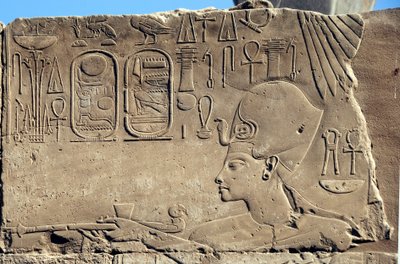 Antiquité égyptienne : bas-relief représentant le pharaon Horemheb - Egyptian 18th Dynasty