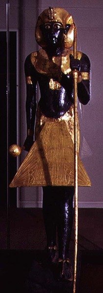 Statue grandeur nature de Toutankhamon, de la tombe de Toutankhamon (vers 1370-1352 av. J.-C.) Nouveau Royaume - Egyptian 18th Dynasty