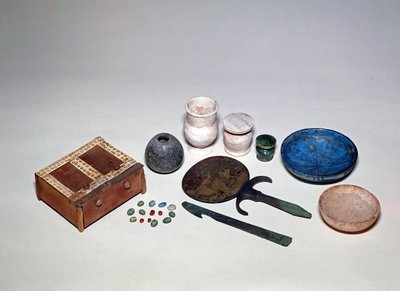 Objets retirés de la tombe d