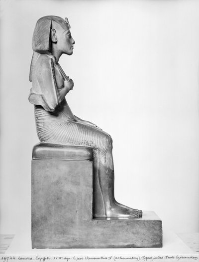 Statue assise d