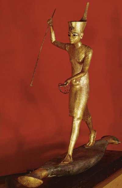 Tutenkhamon debout sur un bateau plat et lançant un harpon (bois guilloché) - Egyptian 18th Dynasty