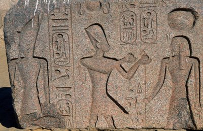 Bloc avec reliefs et inscriptions de Ramsès II, Grand Temple d
