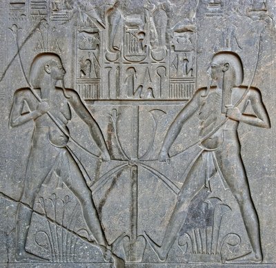 Détail de la base de la statue du pharaon Ramsès II (1292-1186 av. J.-C.) représentant l