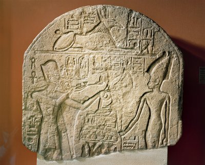 Stèle calcaire représentant Ramsès II offrant de l