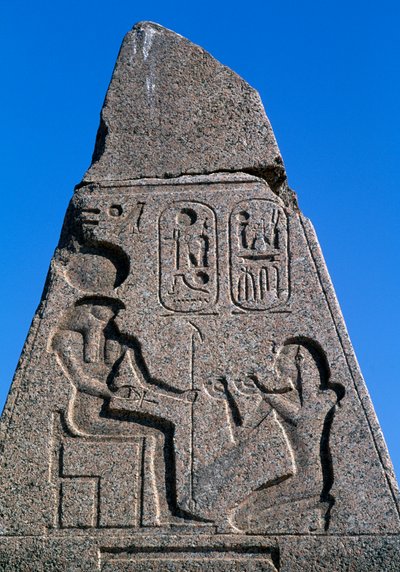 Obélisque avec reliefs et inscriptions de Ramsès II, Grand Temple d