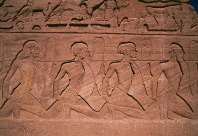 Prisonniers du Nord, bas-relief à la base des géants du Grand Temple de Ramsès II, Abou Simbel (Liste du patrimoine mondial de l