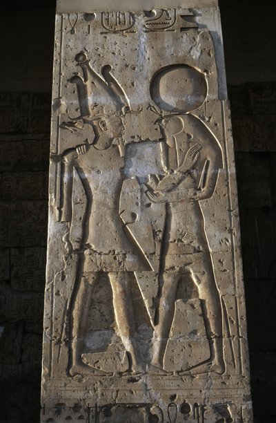 Relief représentant le Pharaon avec le dieu Horus, portique du Temple de Séthi Ier - Egyptian 19th Dynasty