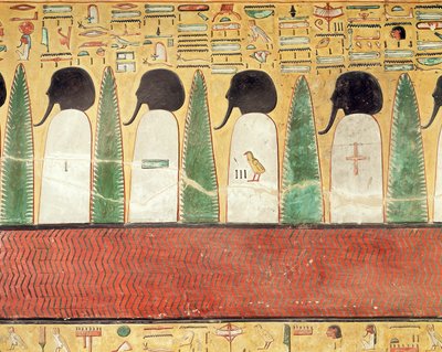 Relief représentant des dieux à tête noire dans l