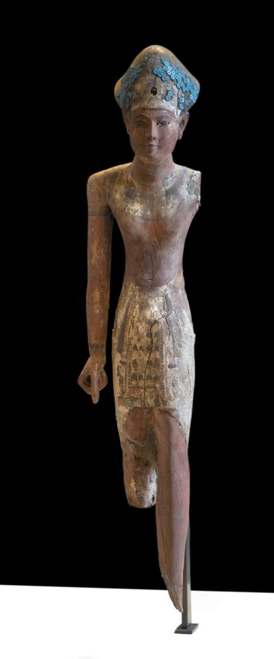 Statue de souverain avec coiffe ramesside du couronne bleue et portant le pagne frontal - Egyptian 19th Dynasty