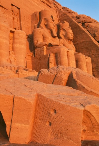 Vue de la façade du Grand Temple de Ramsès II à l