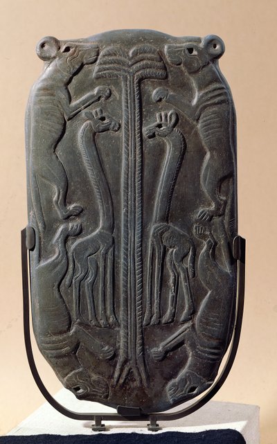Palette représentant quatre chiens et deux girafes avec un palmier, période thinite - Egyptian 1st Dynasty