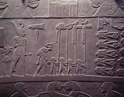 La palette de Narmer : palette cérémonielle représentant le roi Narmer, portant la couronne rouge de la Basse-Égypte, inspectant des prisonniers liés et décapités, trouvée à Hieraconpolis, Période dynastique précoce, vers 3000 av. J.-C. - Egyptian 1st Dynasty