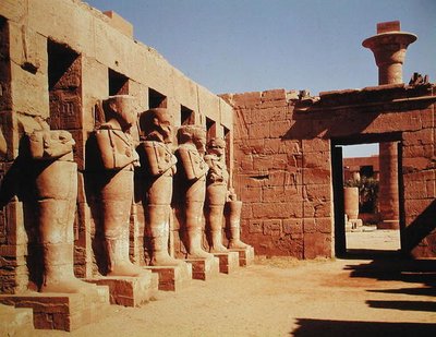Piliers osirides dans le Temple de Ramsès III (c.1184-1153 avant J.-C.) Nouvel Empire - Egyptian 20th Dynasty