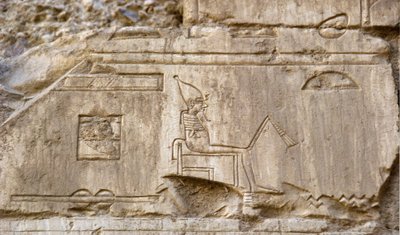 Antiquité égyptienne : relief représentant la divinité Osiris. Tombe d