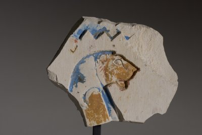 Fragment avec un hiéroglyphe à tête de lion, Période tardive (calcaire peint) - Egyptian 26th Dynasty