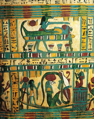 Panneau en bois plâtré et peint représentant le dieu Anubis protégeant la momie du défunt et le bateau solaire avec le dieu Râ, du sarcophage d