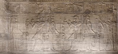 Reliefs dans le sanctuaire intérieur, temple de Philae, Assouan, Égypte - Egyptian 30th Dynasty