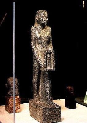 Le vizir Psamerikseneb offrant un sanctuaire au taureau Mnevis, Période tardive - Egyptian 30th Dynasty