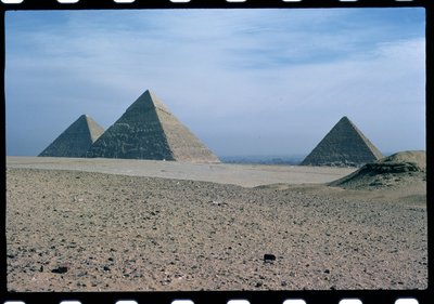 Vue des pyramides de Khéops, Khéphren et Mykérinos, Ancien Empire - Egyptian 4th Dynasty