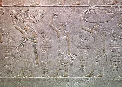 Femmes personnifiant les domaines de la mort et apportant des offrandes, du Mastaba d