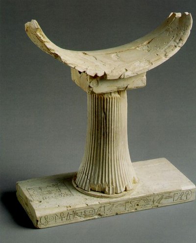 Appui-tête avec le nom de Pépi II - Egyptian 6th Dynasty
