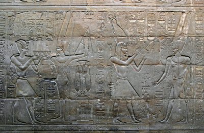 Antiquité égyptienne: Roi Alexandre le Grand faisant des offrandes au dieu Amon Min (Amon-Min). Détail d