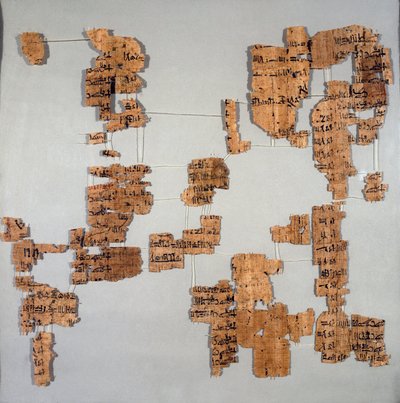 Antiquité égyptienne: fragments du papyrus connu sous le nom de Canon Royal ou Papyrus royal contenant la liste des pharaons de la 1ère à la 17e dynastie. Turin, Musée égyptien - Egyptian Egyptian