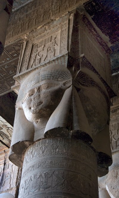 Antiquité égyptienne: chapiteau de colonnes décoré de la déesse Hathor - Egyptian Ptolemaic Period