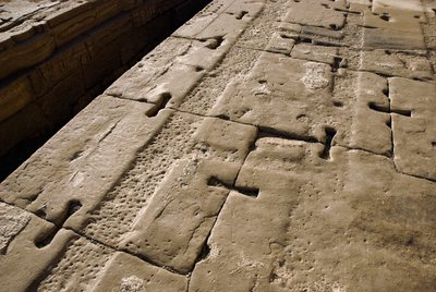 Antiquité égyptienne : détail du toit, temple d