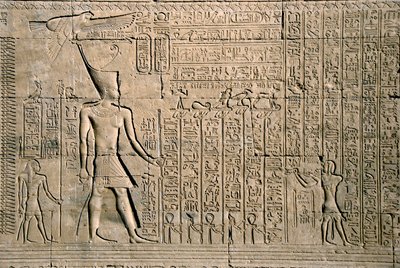 Antiquité égyptienne : relief extérieur avec hiéroglyphes (temple d