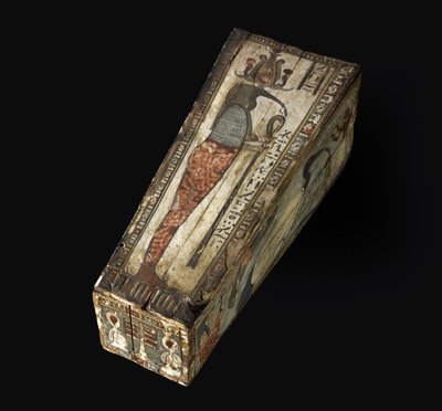 Cercueil en bois peint de l